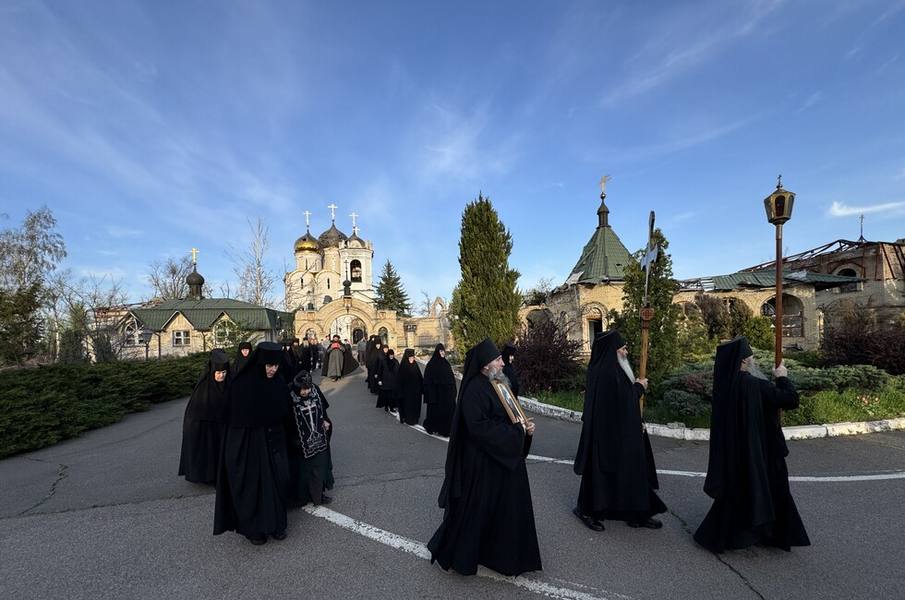 Пасхальный крестный ход в обители. 20 апреля 2025 г.