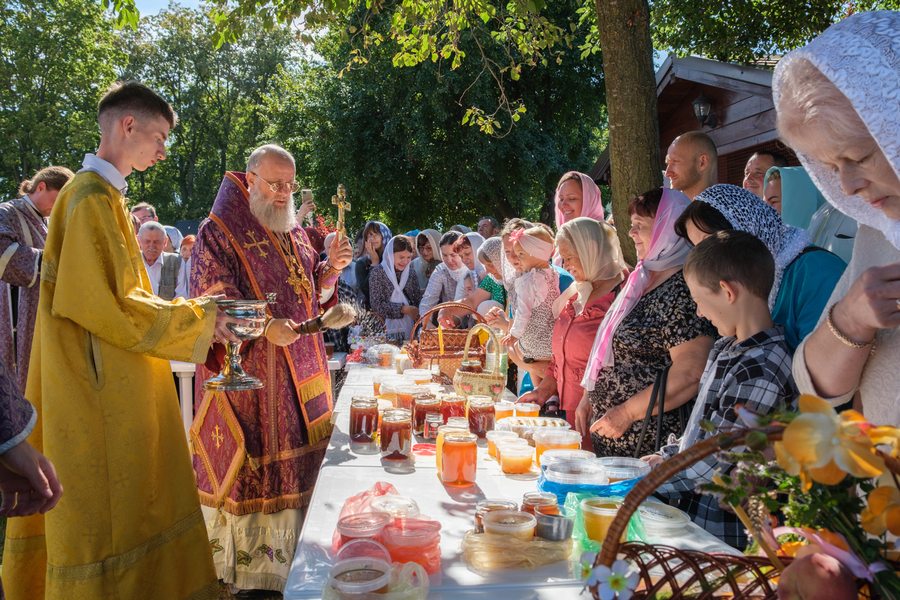 В Кобринской женской обители Всемилостивого Спаса молитвенно отметили престольный праздник