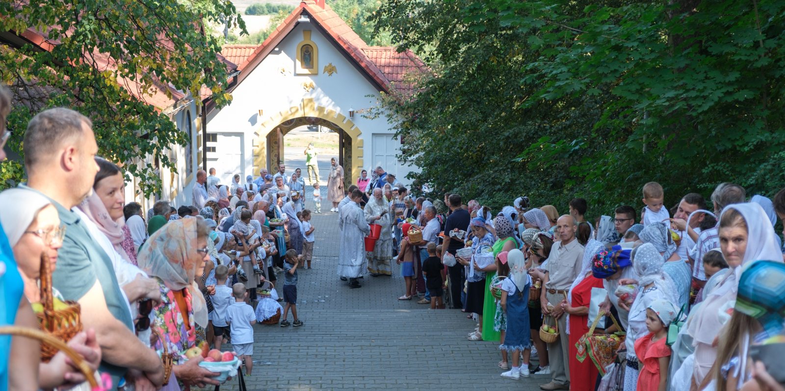 В Спасо-Преображенском монастыре в Хмелево встретили престольный праздник