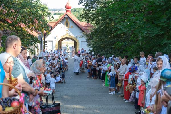 В Спасо-Преображенском монастыре в Хмелево встретили престольный праздник
