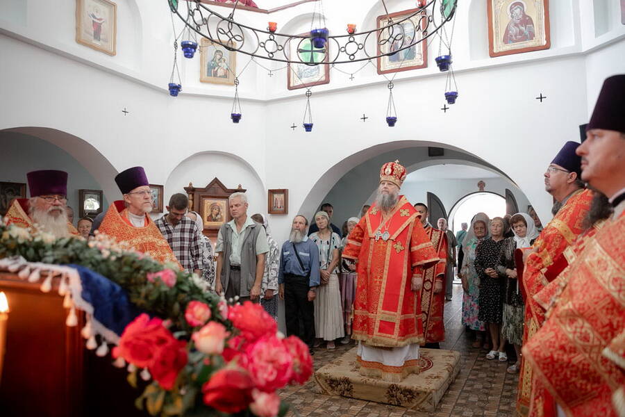 В Новогрудской епархии накануне дня памяти преподобномученика Серафима Жировичского состоялся епархиальный крестный ход из Слонимского монастыря в Жировичский монастырь