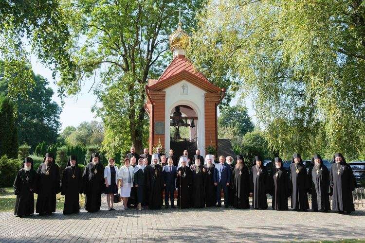 Предстоятель БПЦ совместно с архипастырями и почетными гостями посетили Рождество-Богородицкий женский монастырь в Брестской крепости