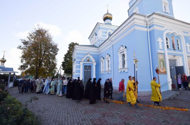 В праздник Покрова в Иоанно-Кормянском монастыре архиепископ Гомельский Стефан возглавил престольное торжество монастырского храма