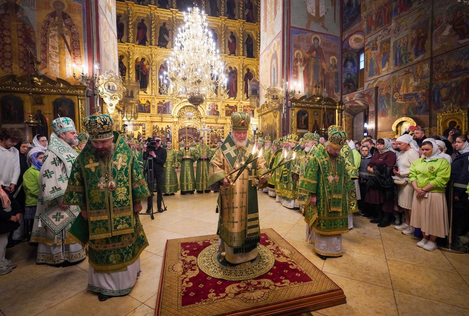 В день памяти преподобного Сергия Радонежского Предстоятель Русской Церкви совершил Литургию в Успенском соборе Троице-Сергиевой лавры [+ВИДЕО]