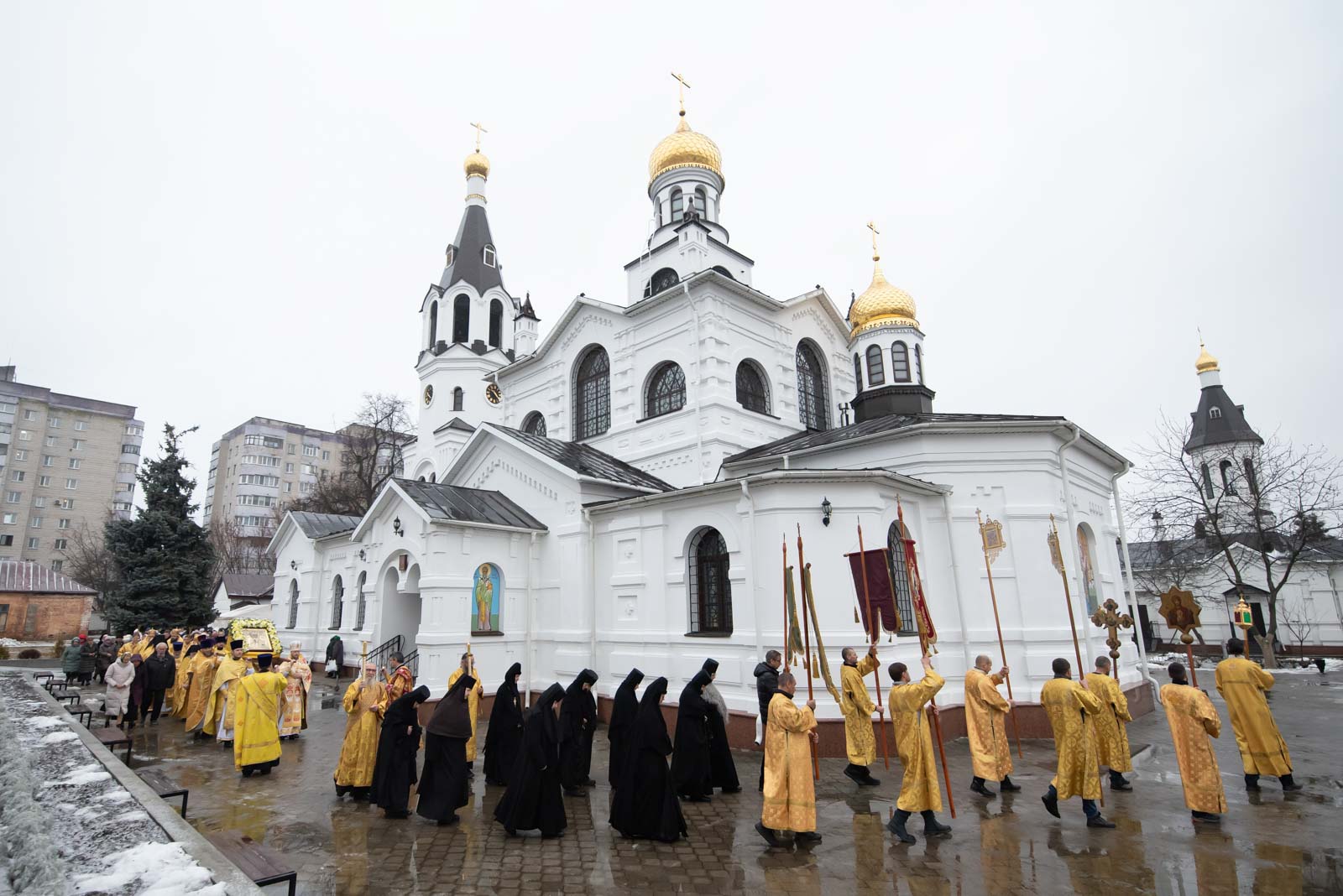 В Никольском монастыре Гомеля архиепископ Гомельский Стефан и епископ Борисовский Амвросий возглавили престольный праздник