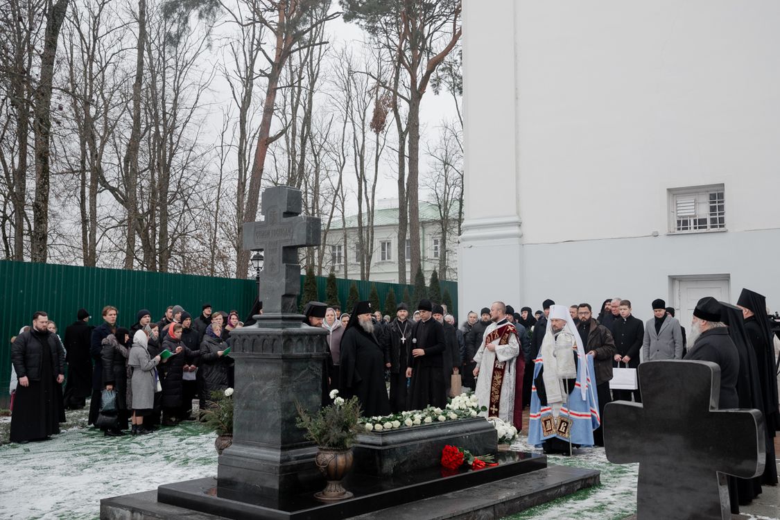 В четвертую годовщину кончины Митрополита Филарета (Вахромеева) в Жировичском монастыре состоялись заупокойные богослужения