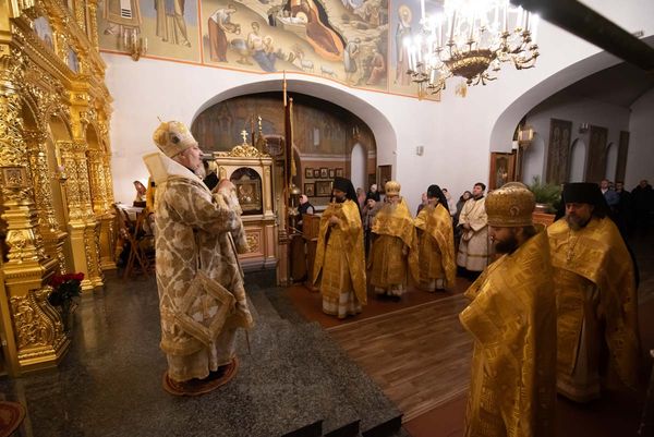 В годовщину своего монашеского пострига архиепископ Стефан совершил Литургию в Никольском монастыре Гомеля