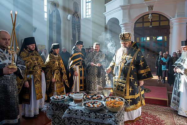 В пятницу 1-й седмицы Великого поста епископ Борисовский Амвросий совершил Литургию Преждеосвященных Даров в Ляденском монастыре