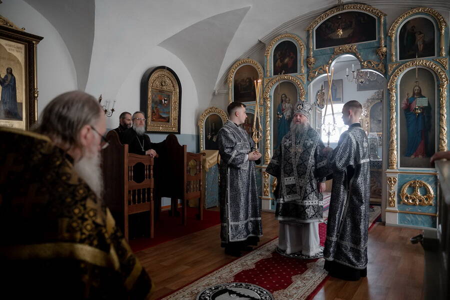 Архиепископ Гурий совершил Литургию Преждеосвященных Даров в Жировичском монастыре