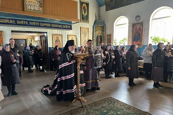 В четверг 1-й седмицы Великого поста епископ Туровский Леонид совершил чтением Великого покаянного канона в Хойникской обители