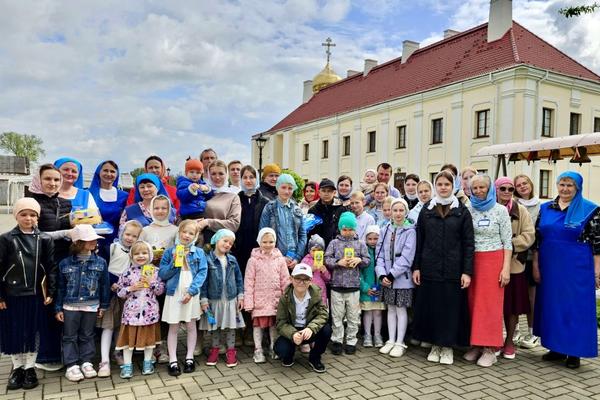 В Спасском монастыре Кобрина прошла пасхальная благотворительная акция «Яичко ко Христову дню»