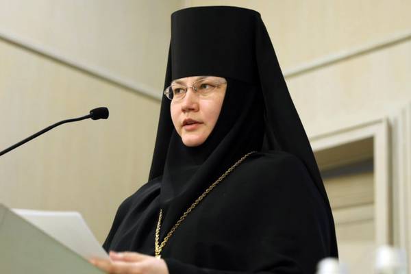 Игумения Магдалина (Чекулаева): Монах должен любить своих родных как сторонний