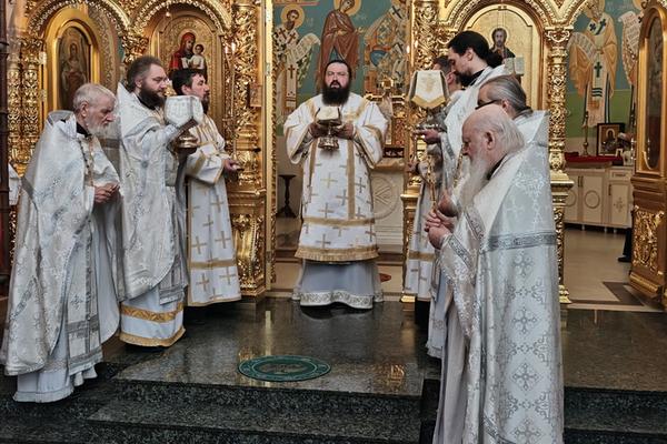 В день 30-летия монашеского пострига епископ Борисовский Амвросий совершил Литургию в Никольском монастыре Гомеля