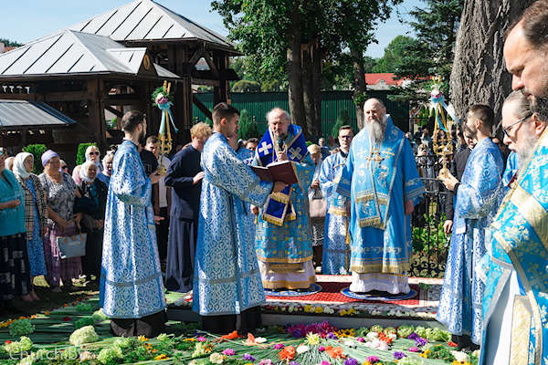 В праздник Успения Пресвятой Богородицы Патриарший Экзарх возглавил престольные торжества Успенского Жировичского монастыря [+ВИДЕО]