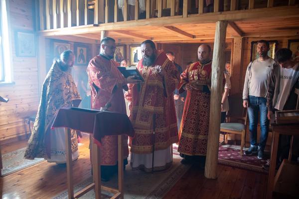 В день Усекновения главы Крестителя Господня Иоанна епископ Борисовский Амвросий совершил Литургию в Иоанно-Предтеченском скиту Ляденского монастыря