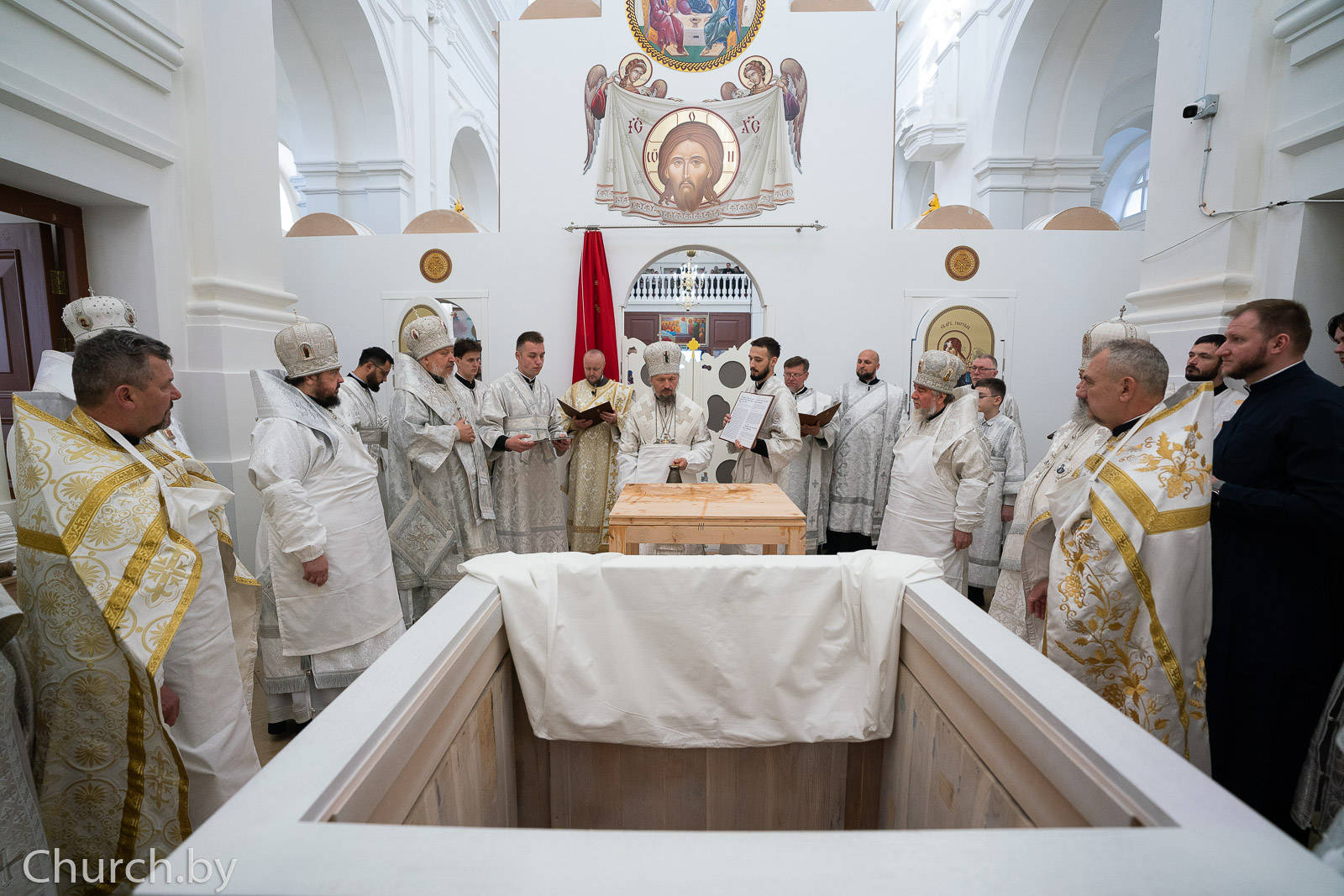 Патриарший Экзарх всея Беларуси освятил восстановленный собор Рождества Пресвятой Богородицы в Юровичском монастыре