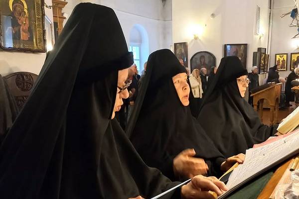 В Христорождественском монастыре Твери заменили современные клобуки на старинные