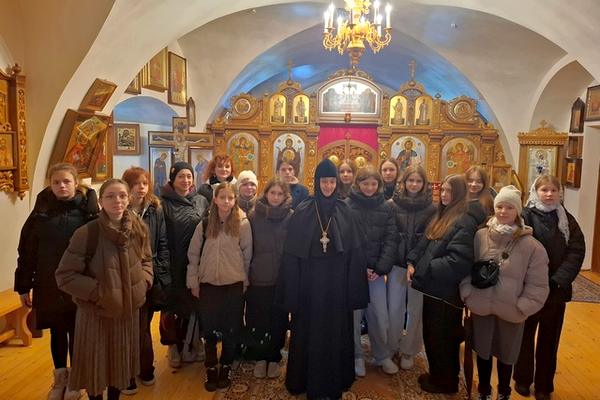 Настоятельница Брестского монастыря побеседовала со школьниками о монашестве