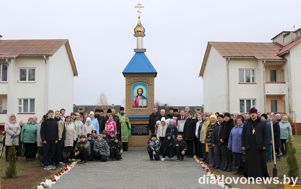 В агрогородке Хвиневичи освятили памятный знак в честь 800-летия основания Лавришевского монастыря