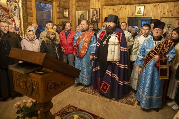 Епископ Борисовский Амвросий возглавил первый престольный праздник Введенского храма в Ляденском монастыре