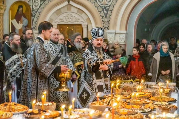 Митрополит Вениамин совершил Литургию Преждеосвященных Даров в Елисаветинском монастыре Минска