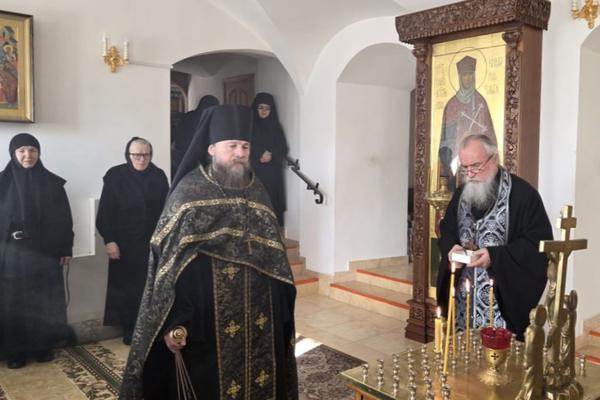 В Свято-Духовом монастыре Витебска совершили литию о расстрелянных участниках Поместного Собора 1917 года от Полоцко-Витебской епархии