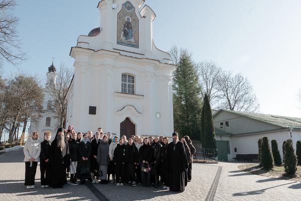 В Жировичском монастыре началась реализация духовно-просветительского проекта «Молодежные монастырские духовные выходные»