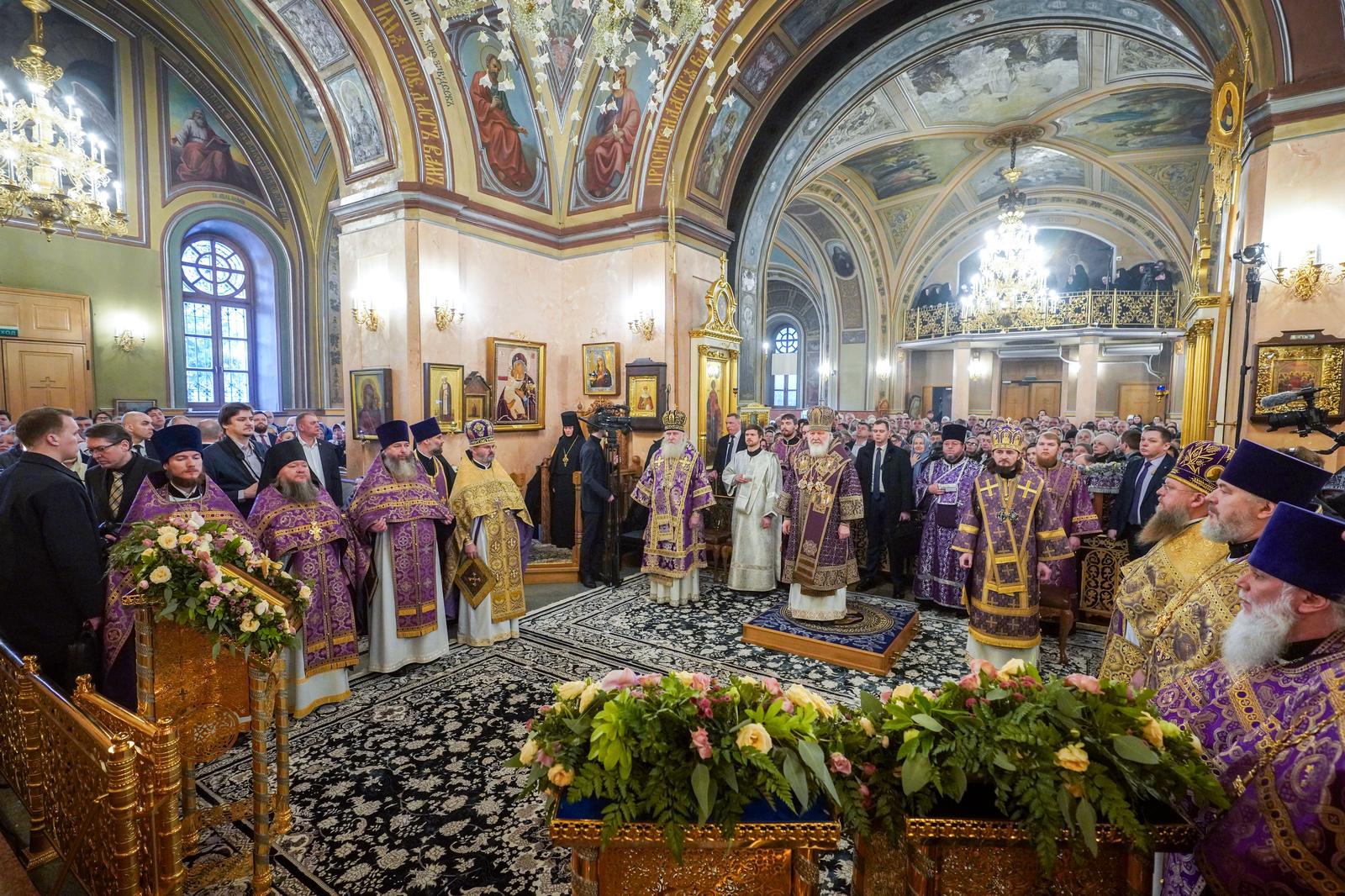 В день памяти блаженной Матроны Московской Святейший Патриарх Кирилл совершил Литургию в Покровском монастыре Москвы