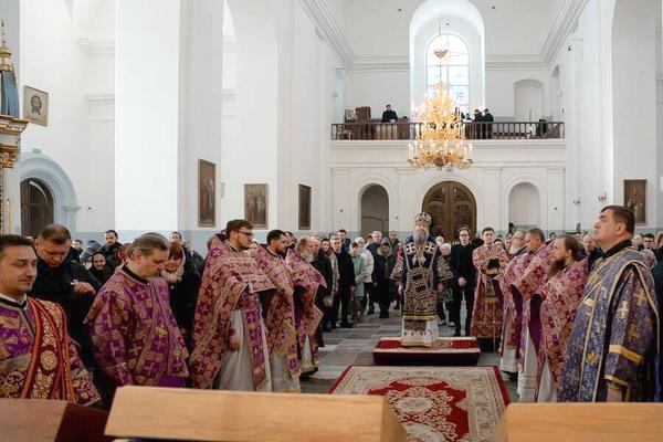 В монастырях Беларуси совершили благодарственный молебен по случаю 50-летия архиерейской хиротонии Святейшего Патриарха Кирилла