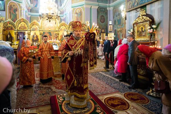Патриарший Экзарх всея Беларуси совершил Пасхальную вечерню в Гродненском Рождество-Богородичном женском монастыре