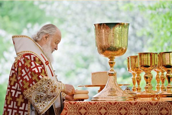 В Елисаветинском монастыре Минска открылась фотовыставка «Литургия с Патриархом»