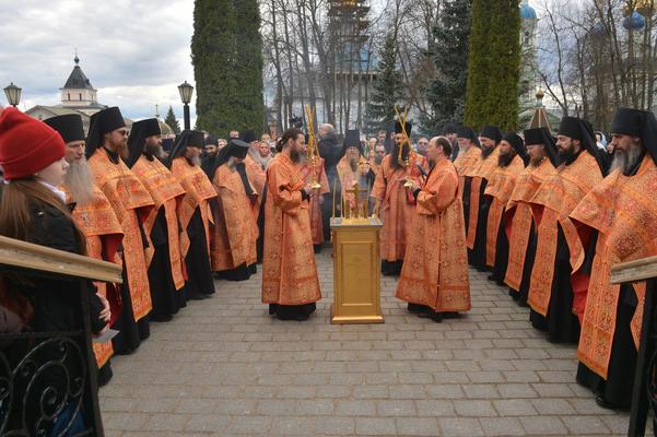В Оптиной пустыни почтили 33-ю годовщину со дня кончины убиенных иеромонаха Василия, инока Ферапонта и инока Трофима