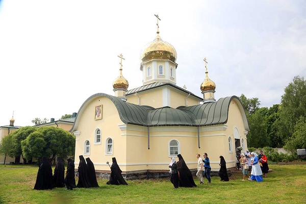 В праздник Жировичской иконы Богородицы епископ Серафим совершил молебен в одноименном строящемся храме Бобруйского Мироносицкого монастыря