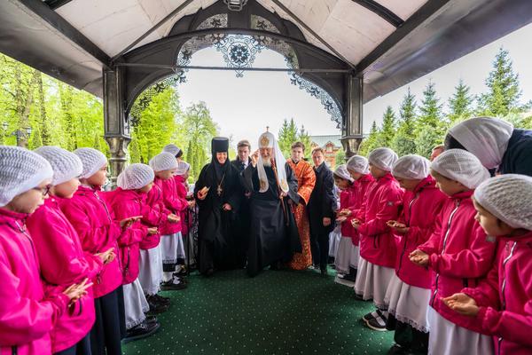 Святейший Патриарх Кирилл посетил детский сад и православную гимназию на подворье Покровского ставропигиального монастыря [ФОТОРЕПОРТАЖ]
