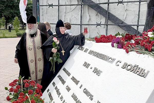 Сестры Мироносицкого монастыря в Бобруйске приняли участие в митинге-реквиеме, посвященном жертвам Великой Отечественной войны
