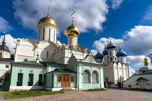 Святейший Патриарх Кирилл: «Присутствие в монастыре требует служить Церкви верой и правдой, не жалея живота своего»