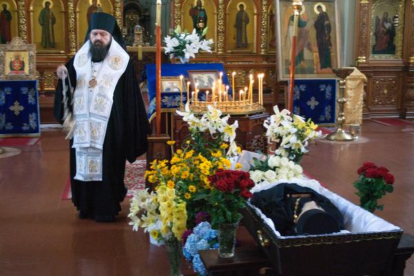 Епископ Борисовский и Марьиногорский Амвросий простился с почившим иеромонахом Афанасием