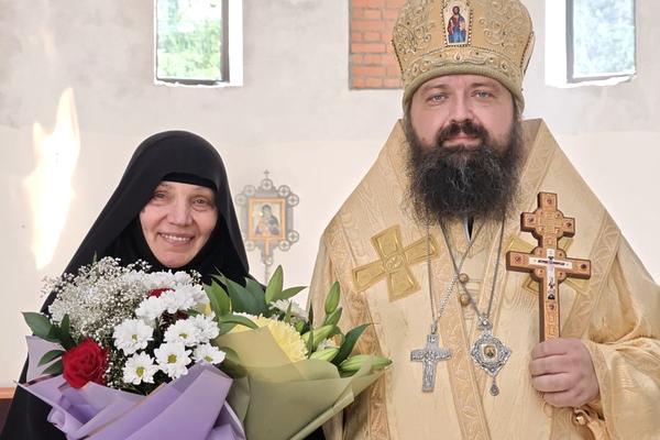 Епископ Борисовский Амвросий поздравил игумению Евпраксию с 5-летием настоятельского служения в Ксениевской обители