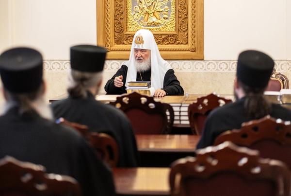 Беседа Святейшего Патриарха Кирилла с преподавателями богословских курсов для монашествующих Валаамского монастыря
