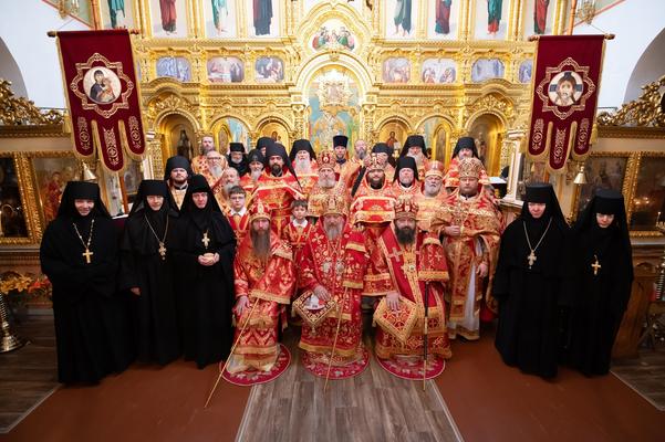 В Никольском монастыре Гомеля молитвенно почтили память первого Гомельского епископа