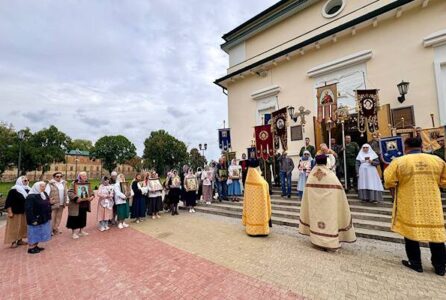 В Мироносицком монастыре Бобруйска молитвенно отметили престольный праздник Александро-Невского собора